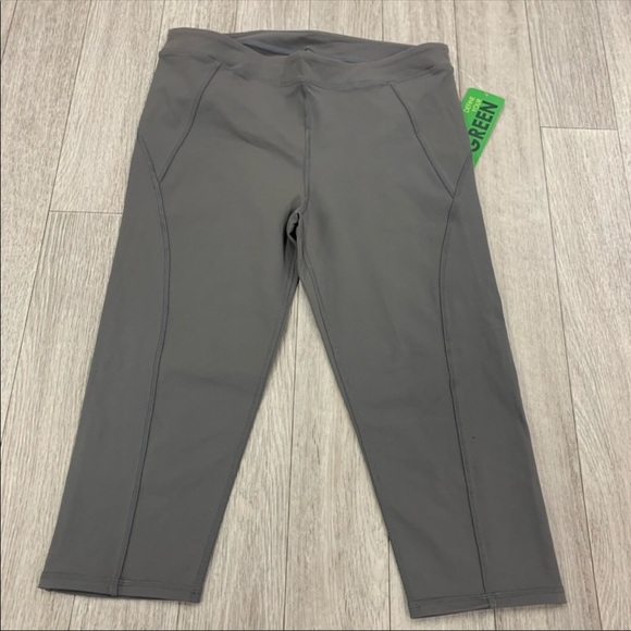 Alo airbrush capris leggings! - Picture 2 of 11